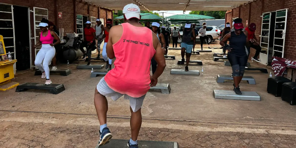 zonline Pop-Up Step Class Harare coach Tendayi